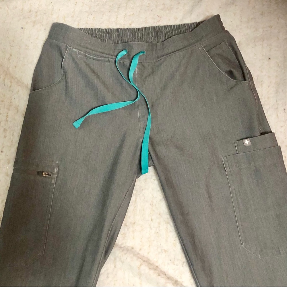 Relist Fr. Chic Consignment and Co Figs Graphite Yola XXS Scrub Pants